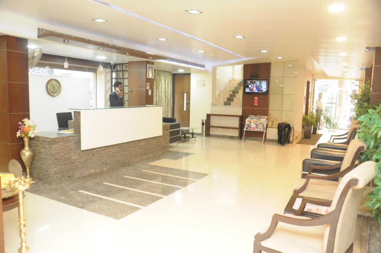 Suvarna Regency Hassan Exteriér fotografie