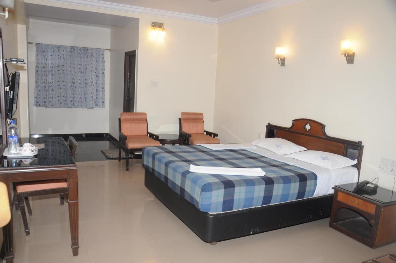 Suvarna Regency Hassan Exteriér fotografie