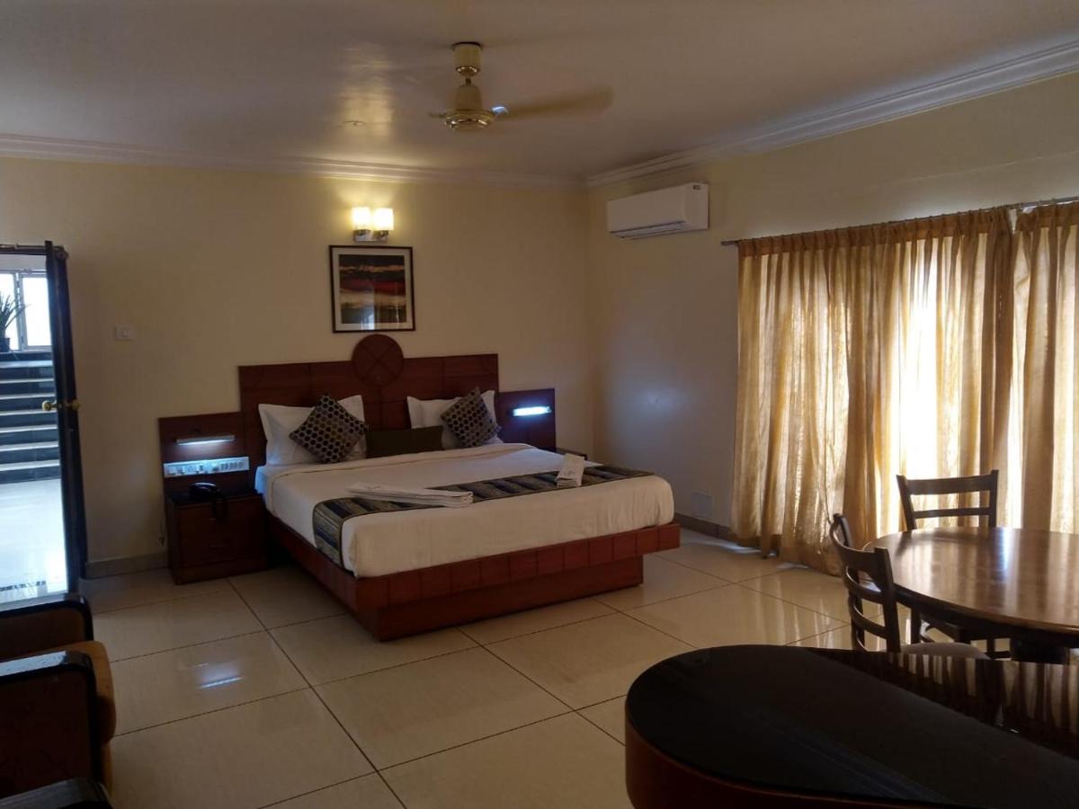 Suvarna Regency Hassan Exteriér fotografie