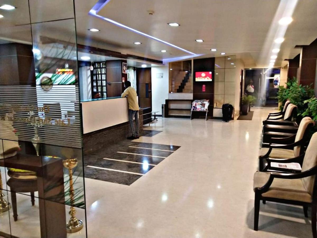 Suvarna Regency Hassan Exteriér fotografie