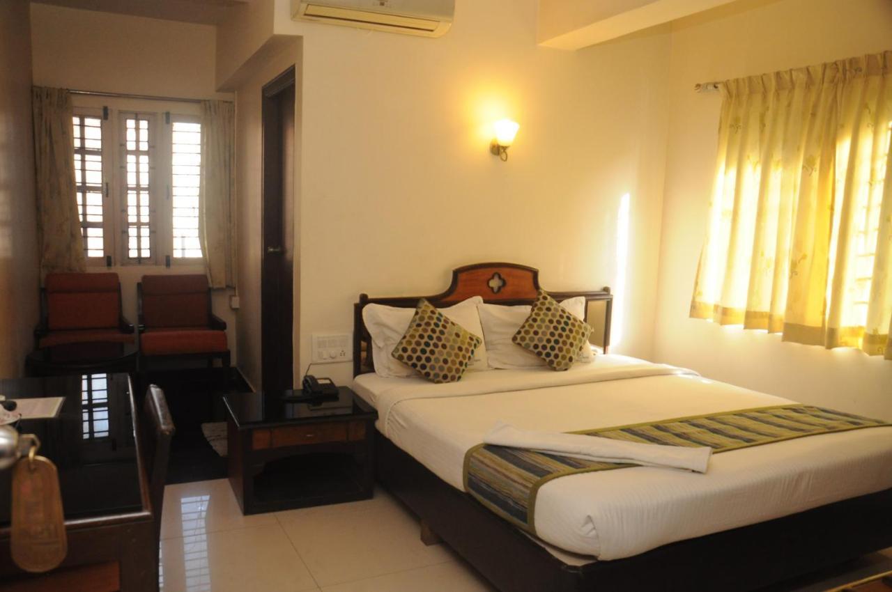 Suvarna Regency Hassan Exteriér fotografie
