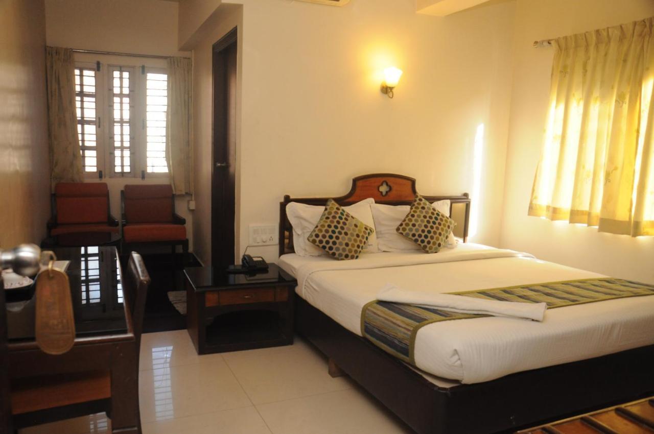 Suvarna Regency Hassan Exteriér fotografie